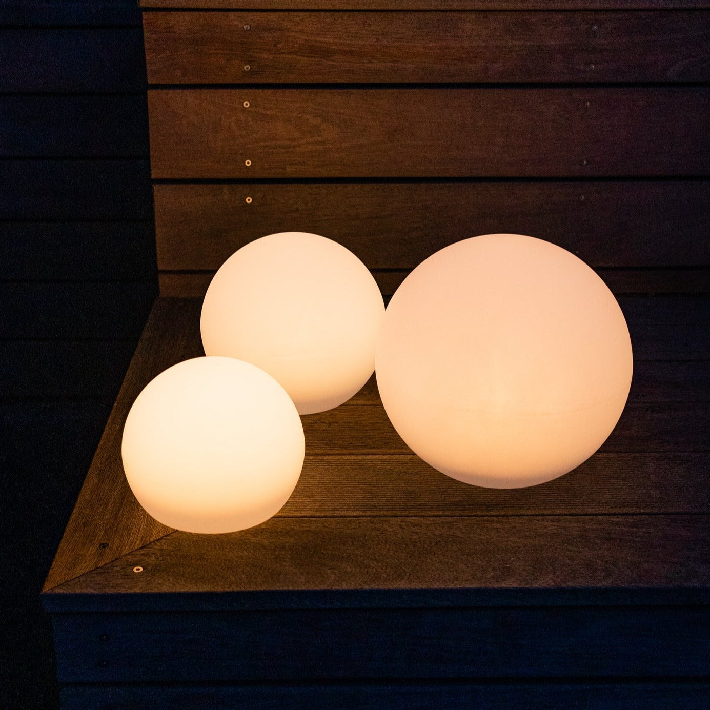 Garden Ambient Sphere™ | Sfeer aanpassen met één druk op de knop.
